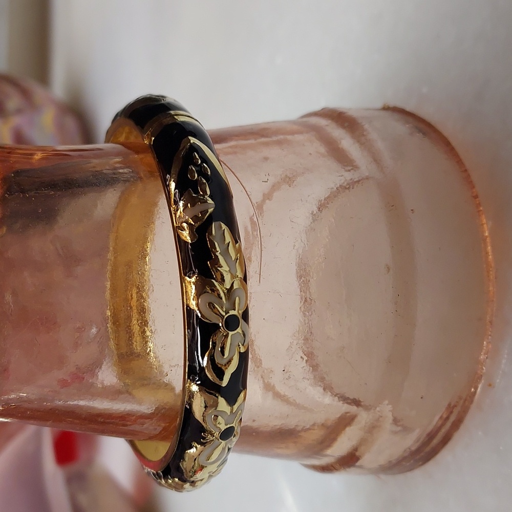 Jiu Long Xing Black and Gold Tone Enamel Hinged Bracelet